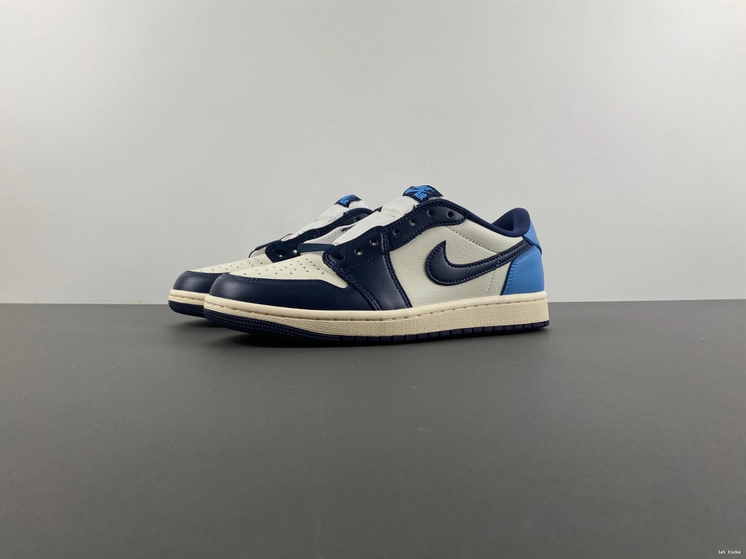 AIR LOW OG  “OBSIDIAN” CZ0790-400 1 JORDAN 0111